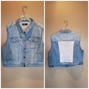 Denim vest😇